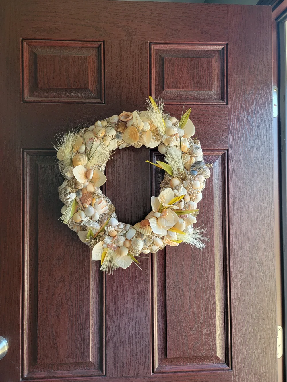 Seashell Holiday Wreath in Cream and Tan